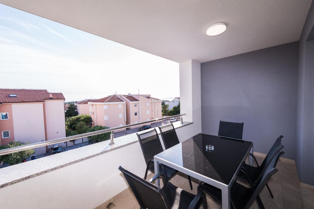 Apartments & Rooms Danivan Pool Villas B Novaglia Esterno foto