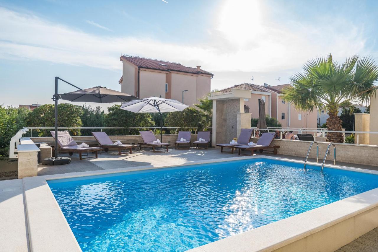 Apartments & Rooms Danivan Pool Villas B Novaglia Esterno foto