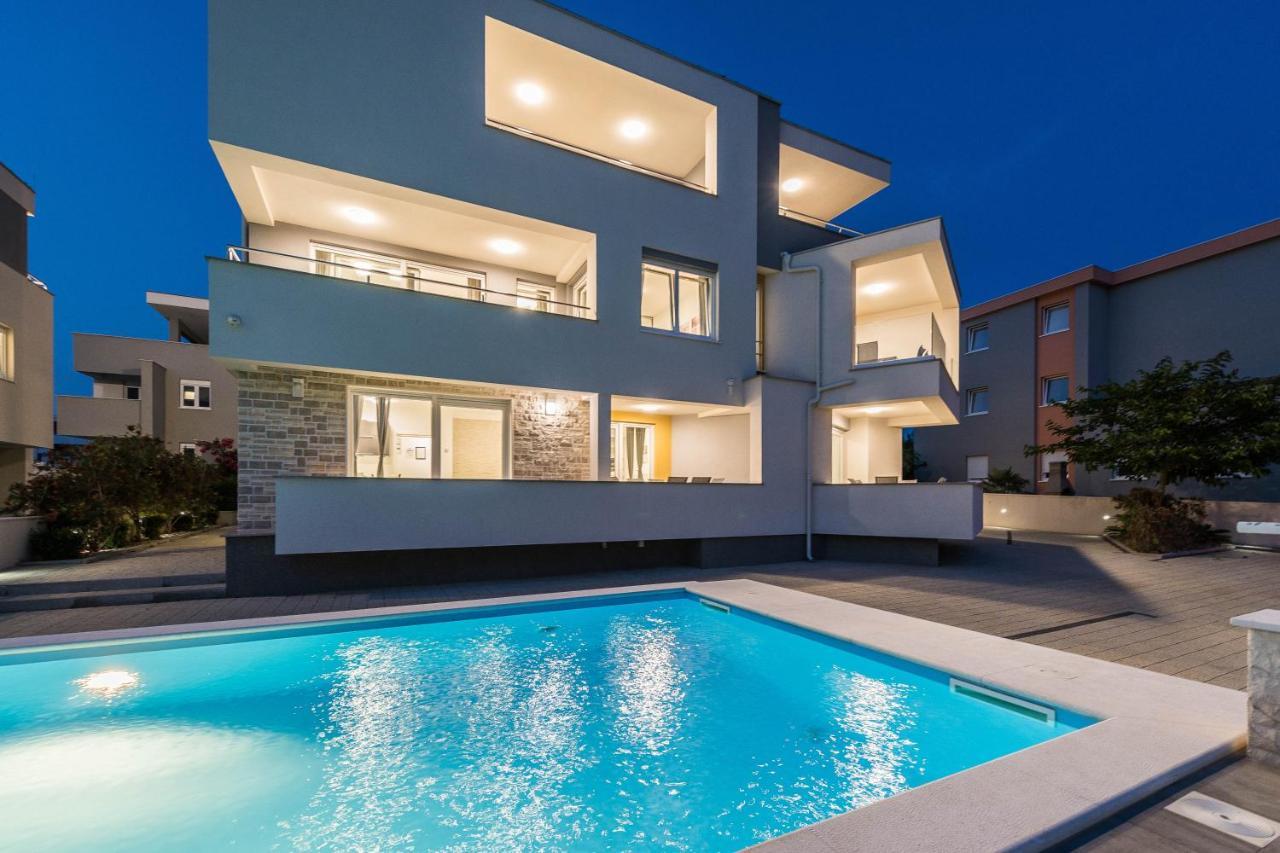 Apartments & Rooms Danivan Pool Villas B Novaglia Esterno foto