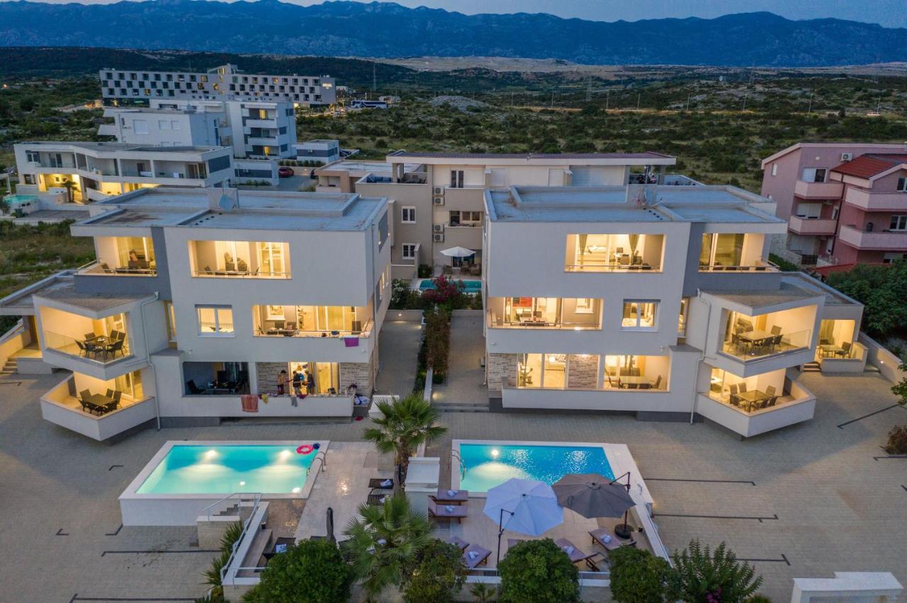 Apartments & Rooms Danivan Pool Villas B Novaglia Esterno foto