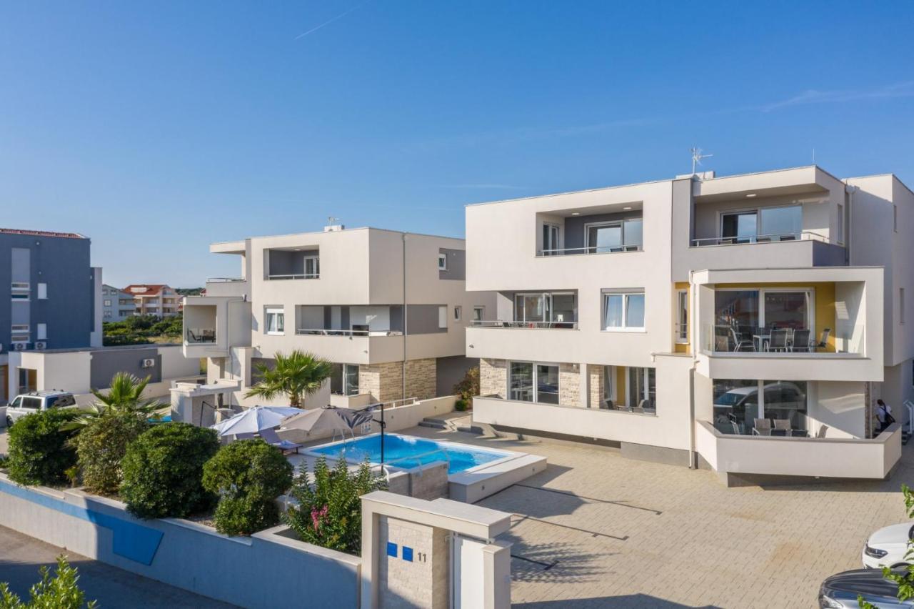 Apartments & Rooms Danivan Pool Villas B Novaglia Esterno foto
