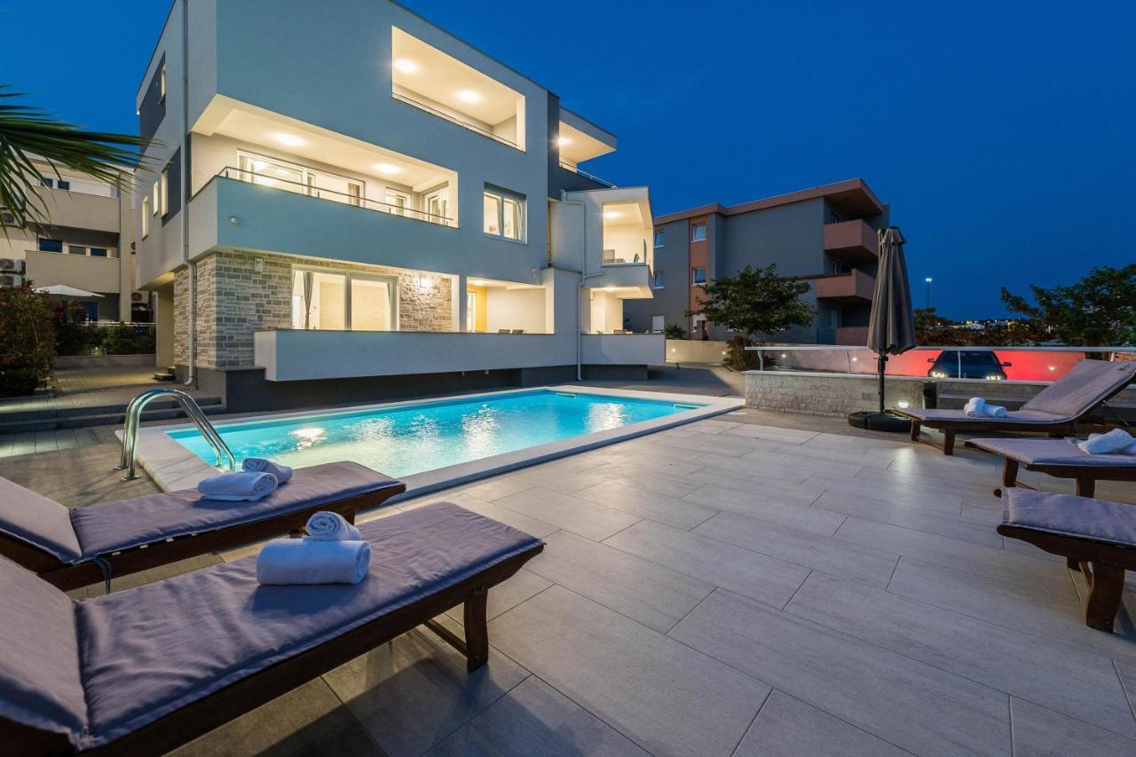 Apartments & Rooms Danivan Pool Villas B Novaglia Esterno foto