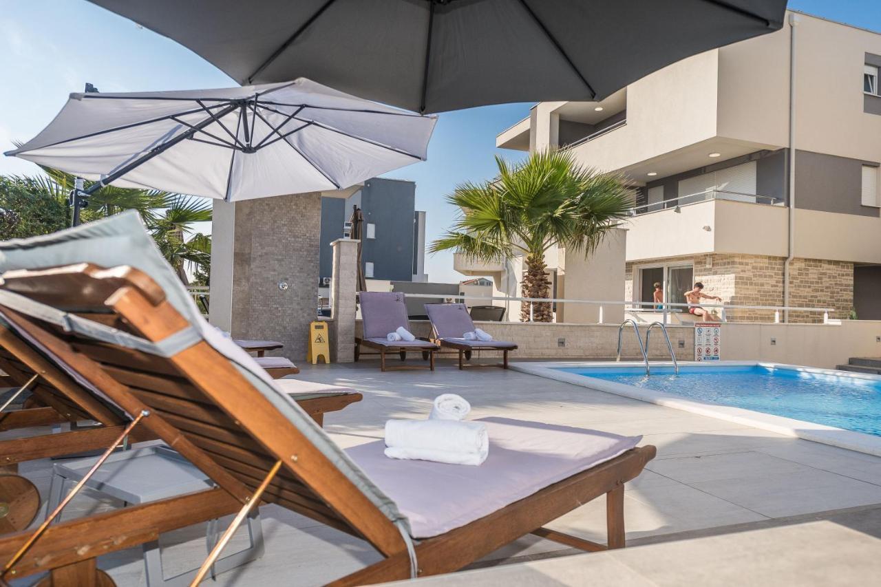 Apartments & Rooms Danivan Pool Villas B Novaglia Esterno foto