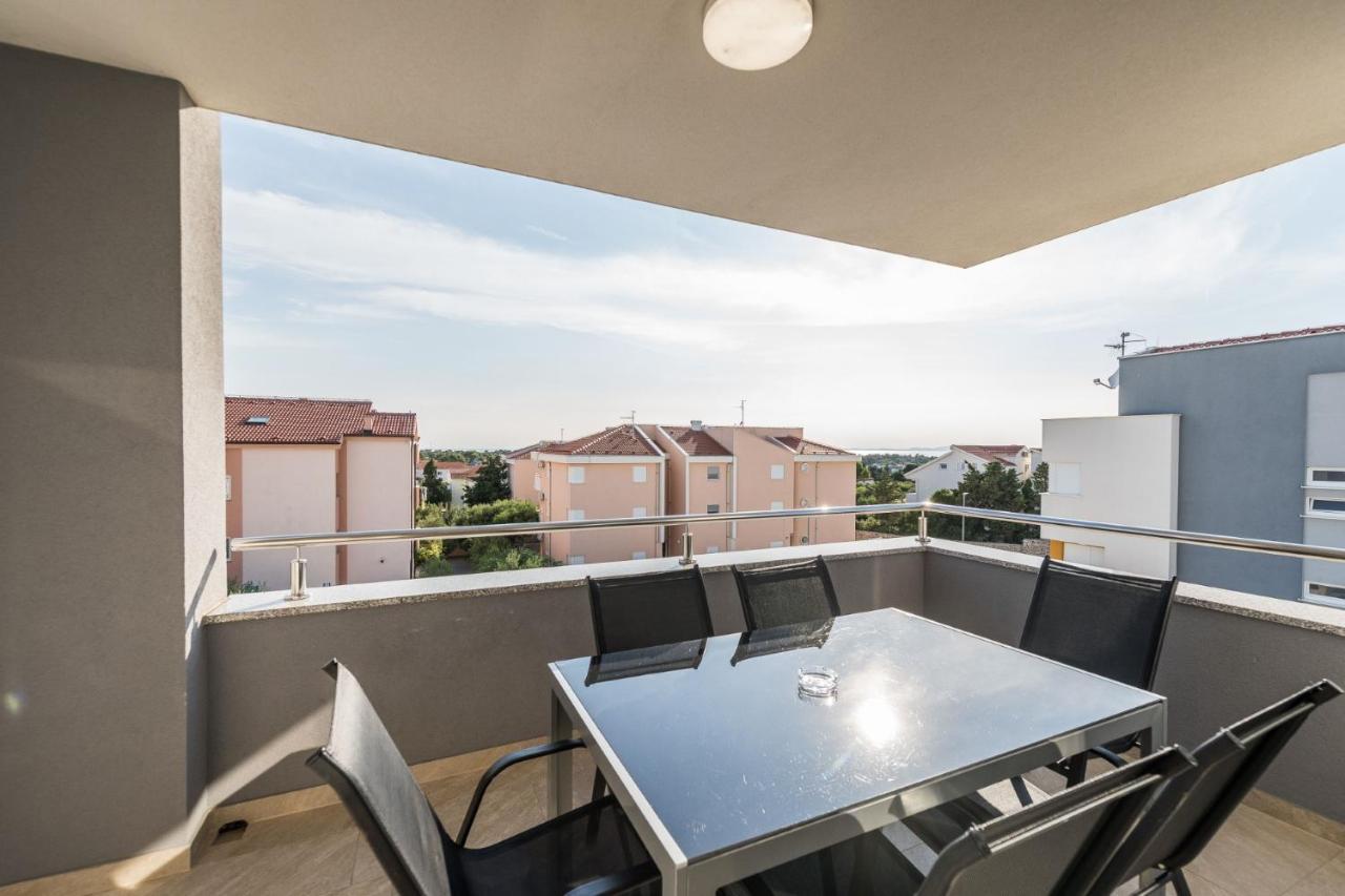 Apartments & Rooms Danivan Pool Villas B Novaglia Esterno foto