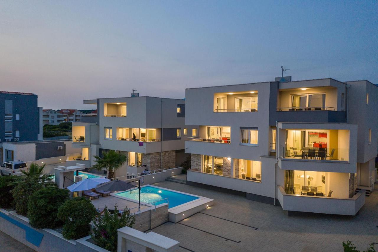 Apartments & Rooms Danivan Pool Villas B Novaglia Esterno foto