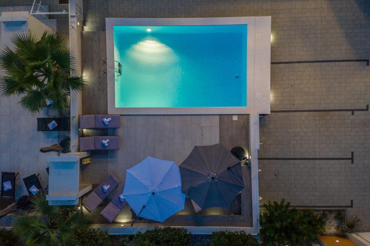 Apartments & Rooms Danivan Pool Villas B Novaglia Esterno foto