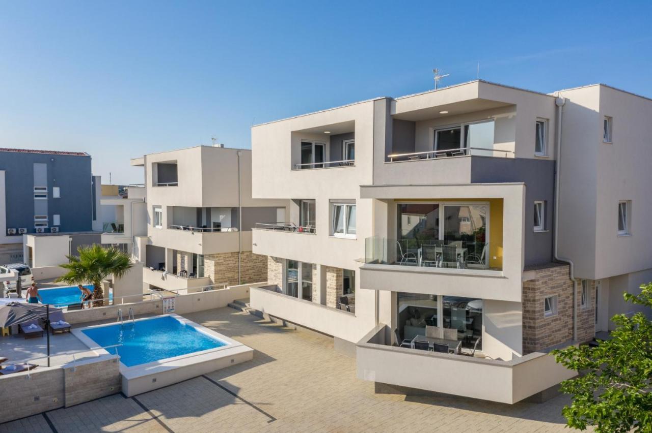 Apartments & Rooms Danivan Pool Villas B Novaglia Esterno foto