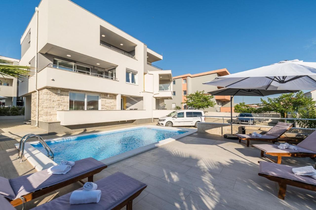 Apartments & Rooms Danivan Pool Villas B Novaglia Esterno foto