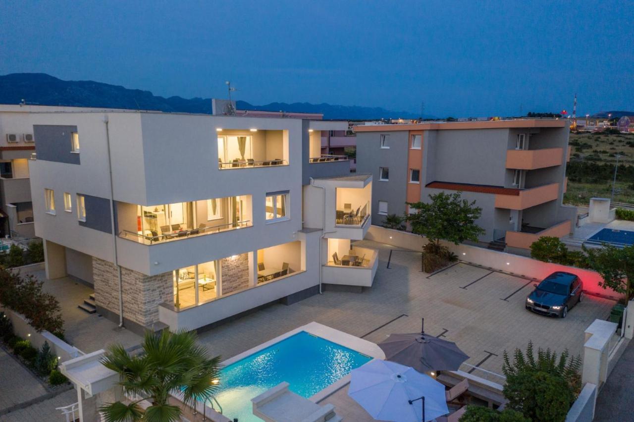 Apartments & Rooms Danivan Pool Villas B Novaglia Esterno foto