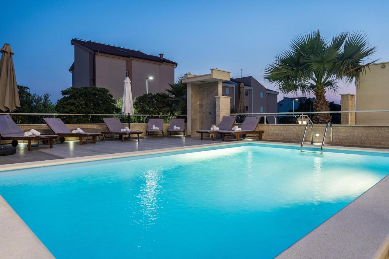 Apartments & Rooms Danivan Pool Villas B Novaglia Esterno foto